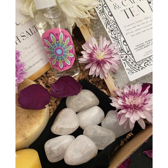 Holistic Christmas Gift Set, Crystals, Herbal Soap, Beeswax Candle, Bath Salts - Picture 9 of 10